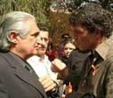 Antonio Banderas acompa al consul de Espaa, en la manisfestacin celebrada en Los Angeles