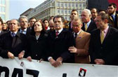 En Bruselas, los representantes de la Comisin Europea protestan con su silencio por la masacre