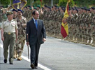 El ministro de Defensa, Jos Bono, despidi  a las unidades espaolas que se desplegarn en Afganistn.