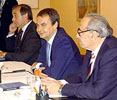 Zapatero, entre el Ministro  Alonso y el Comisionado Peces-Barba, 