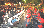 Efectivos de la Ertzaina bloquean la manifestacin en apoyo a De Juana