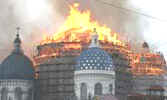 Un incendio ha acabado con la cpula principal de la catedral de la Santa Trinidad en San Petersburgo