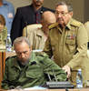 Ral Castro, con Fidel, en una imagen de 2004