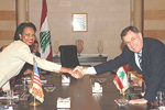 La secretaria de Estado de EEUU y el primer ministro libans, muy sonrientes en Beirut