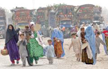 Refugiados afganos llegan a un centro de la ONU cercano a la frontera de Pakistn.