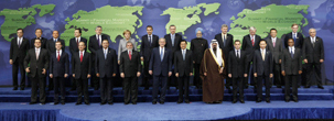 El Presidente estadounidense, George W. Bush, en el centro, posa con los lderes del G-20 ms Espaa y Holanda pero sin Cristina Kirchner que lleg tarde al acto 