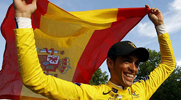 Alberto Contador celebra su segundo triunfo en Pars