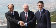 El ministro principal de Gibraltar, Peter Caruana, el ministro espaol de Exteriores, Miguel ngel Moratinos, y su homlogo britnico, David Miliband