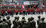 Treinta mil camisetas rojas ponen en jaque al gobierno Tailands