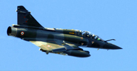 Un Mirage 2000 de ejrcito frances sobre el cielo de Libia.