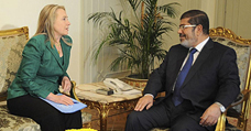 Hillary Cinton y Mohamed Mursi, en El Cairo.