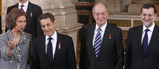 Los reyes y el presidente Rajoy con el galardonado Nicols Sarkozy.