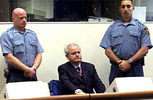 Slobodan Milosevic se ha convertido en el primer ex presidente que se sienta en el banquillo de los acusados del tribunal para crmenes de guerra en la antigua Yugoslavia. 