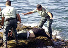El cuerpo sin vida de  un inmigrante, ha sido localizado flotando en el agua.