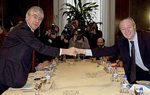Jack Straw y Josep Piqu, ministros de Asustos Exteriores de Gran Bretaa  y Espaa, respectivamente.