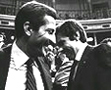 Adolfo Surez y Felipe Gonzlez charlan, sonrientes, en el hemiciclo del Congreso de los Diputados en 1977