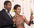 Denzel Washington y Halle Berry, celebran sus "Oscars"