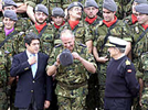 Don Juan Carlos ha acudido a la provincia yugoslava acompaado del ministro de Defensa y por los jefes de Estado Mayor de los tres ejrcitos