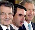 Romano Prodi, Jos Mara Aznar y George W. Bush se dirigen a la prensa tras su reunin en Washington. 