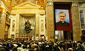 El Papa Juan Pablo II proclam  santo a Josemara Escriv de Balaguer, fundador del Opus Dei, ante 300.000 personas.