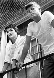 Una imagen del joven matrimonio Kennedy