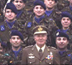 El Rey Juan Carlos posa con los militares que partieron hacia Afganistn