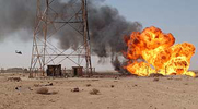 Imagen del oleoducto en llamas a las afueras de Bagdad
