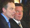Tony Blair y Gerhard Schroeder, en la cumbre de Atenas