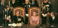 Firma de la Constitucion por el Jefe del Estado, Juan Carlos I. 28 de diciembre de 1978