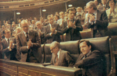 Los diputados de UCD y el Gobierno aplauden a Adolfo Surez tras lograr la investidura como Presidente de Gobierno, marzo 79
