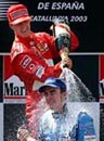 Schumacher, primero en Montmel, riega con cava a Fernando Alonso, que consigui el segundo puesto y se convirti en el primer espaol en subir a un podium nacional en 32 grandes premios disputados