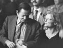 Foto de archivo, tomada en 1984, que muestra al ex primer ministro sueco Olof Palme, que fue asesinado en una calle de Estocolmo en febrero de 1986, y a la ministra de Exteriores Anna Lindh
