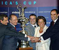 La Copa Amrica  lleg a Valencia, el vicepresidente Rato, el Presidente Autonmico y la alcaldesa lo celebran