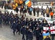 Cadetes de polica marchan por las calles de Kiev en favor del lder de la oposicin Yshenko.