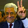 El candidato de Al Fatah, Abu Mazen, celebra su triunfo como vencedor de las elecciones presidenciales palestinas