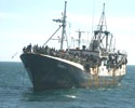Imagen del buque "Marine I" fondeado a 15 millas de la costa mauritana