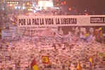 Cientos de pancartas blancas por la paz en Madrid.