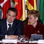 Zapatero y De la Vega, antes de comenzar en el Senado las reuniones de la Comisin de Presidentes