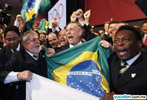 La delegacin brasilea, encabezada por el presidente Luiz Inacio Lula da Silva y el legendario rey del ftbol Pel, celebra en Copenhague la eleccin de Ro de Janeiro.