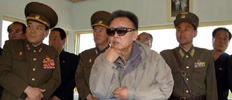 El lder norcoreano, Kim Jong-il, contempla las pruebas nucleares