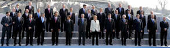 Foto de "familia" de la cumbre de la OTAN en Estrasburgo