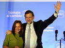 Mariano Rajoy celebra su triunfo junto a su esposa Elvira Fernndez.