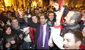 Miles de italianos celebran la salida de Berlusconi en las calles de Roma