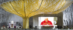 El escenario, de 20 metros de altura en el aerdromo de Cuatro Vientos, con la presencia de Benedicto XVI