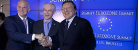 Yorgos Papandru, Herman Van Rompuy, y Jos Manuel Durao Barroso celebran el acuerdo