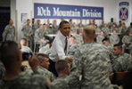 Obama durante la visit a las tropas en el dcimo aniversario de su misin.