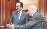 El presidente de Grecia, Carolos Papulias, recibi  al lder conservador griego, Antonis Samaras.