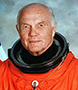 John Herschel Glenn Jr.  astronauta estadounidense , piloto militar y poltico. Fue el tercer estadounidense en volar al espacio tras Alan Shepard y Gus Grissom, y el primero en orbitar sobre la Tierra. Falleci a los 95 aos.