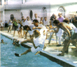 El Rey Juan Carlos es lanzado al agua , para celebrar un triunfo del waterpolo espaol.
