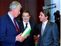Romano Prodi conversa con Jos Mara Aznar y Wim Kok